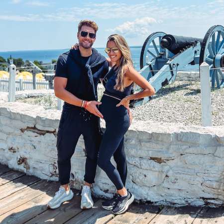 Jana Kramer is expecting a baby with her fiance Allan Russell.